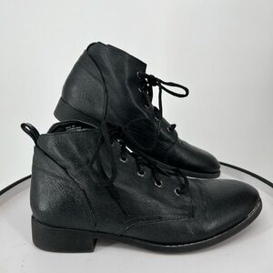 STEVE MADDEN SOFT BLK LEATHER ANKLE BOOT, LACE‎ UP, PADDED INSOLE RUBBER OUTSOLE